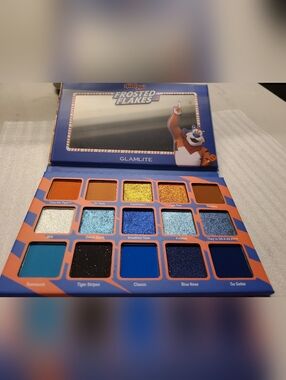 GlamLite FROSTED FLAKES Eyeshadow Palette